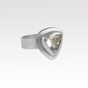 Beryl Traingle Ring